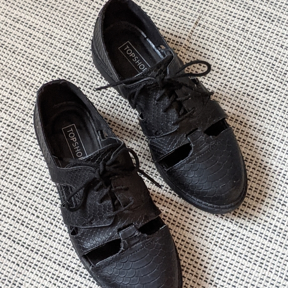 Topshop Black Cutout Oxford Shoes - Picture 2 of 4
